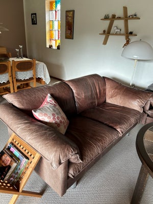 Sofa, læder, 2 pers., 2 personers  lædersofa og sofabord med kakler diameter 118 cm. sælges samlet f