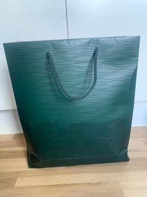 Andre samleobjekter, ROLEX Shopping bag, Sælger den her ROLEX Authentic Shopping Bag 2017

Cond 4-5/