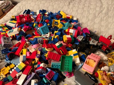 Lego Duplo, Stor og flot samling af Duplo. Med masser af dyr, mennesker, plader, biler, tog osv osv.