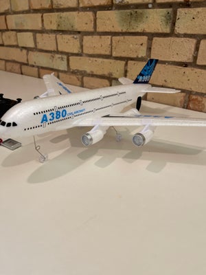 Fjernstyret fly, Airbus a380, skala 40 x 40 cm, Sælger dette fjernstyrede fly der er købt på Amazon 