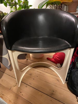 Steen Østergaard, Cado , Stol, Cado spisebordsstol i plast med polstret sæde og ryg. Helt intakt. De
