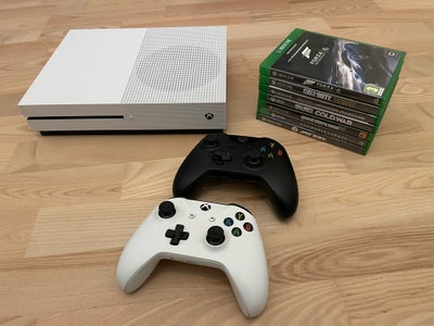 Xbox One S, Xbox’en er fuldt opdateret, nulstillet, og klar til brug

Der medfølger 2 trådløse contr
