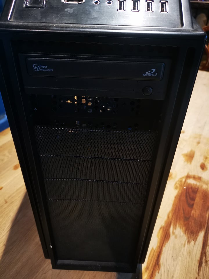 Andet mærke, I7 2600k Ghz, 24gb 2x8gb og 2x4gb corsair