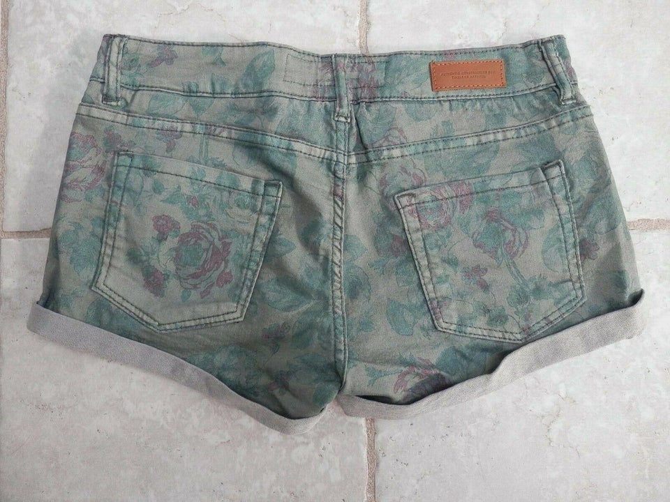 Shorts, L.O.G.G., str. 40