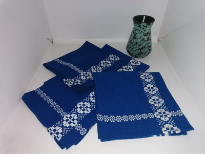 Stof servietter, Retro, 5 fine blå stof servietter fra 1970'erne.
En rigtig flot blå farve med hvidt