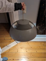 Arne Jacobsen, Aj royal pendel, loftslampe