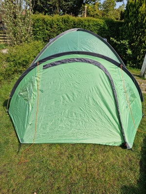 Iglo telt 4 pers, Super flot telt med mørk kabine, stort fortelt, strømudtag....

Lækker grøn farve.