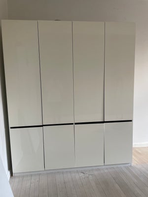 Skab, Ikea, Gratis garderobe skab gives bort 
Høj glan d55-b180-h218