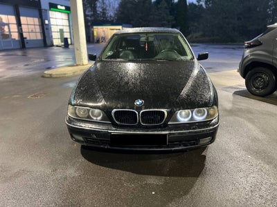 BMW 528i, 2,8, Benzin, 1996, km 224000, grøn, aircondition, ABS, airbag, 4-dørs, centrallås, SÆLGES 