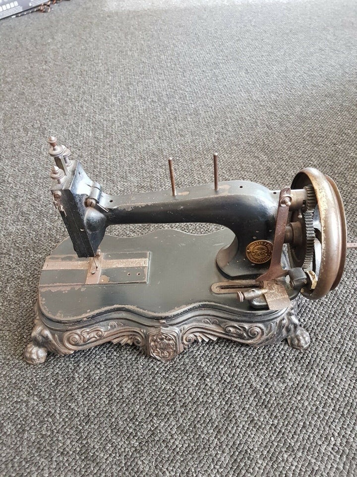 Symaskine, Antik symaskine