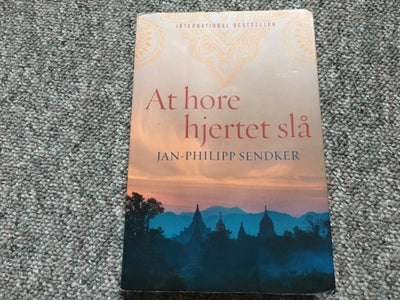 At høre hjertet slå, Jan-Philipp Sendker, genre: roman, Julia Win er netop blevet færdig med sin jur