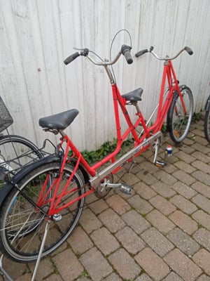 Andre samleobjekter, Pedersen Tandem, Dansk håndbygget kvalitets cykel

Den er sat i stand med nye d