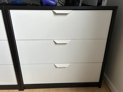 Kommode, egetræ, b: 70 d: 40 h: 70, I am selling these two IKEA drawers. They are 70 cm in length, 7