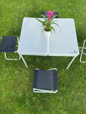 picnic bord, Find picnic bord med Tilhører fire stole

Bordet  er H 65 B 70 L 85 cm

Stolen er  H 40