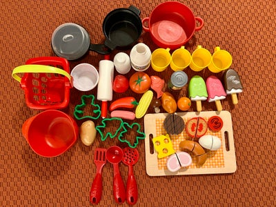 Andet legetøj, Legemad, Samlet pris
Diverse legemad og tilbehør. Primært plastik, men også lidt i tr