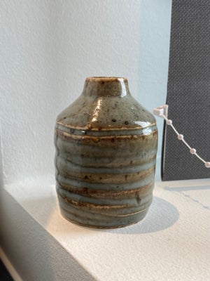 Vase, Miniature vase, Royal Copenhagen, Nils Thorsson, Lille vase 7,5 cm høj og 5 cm i diameter

