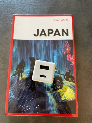 Turen går til Japan , emne: rejsebøger, Japan bog og original adapter fra Japan med begge usb kabel 