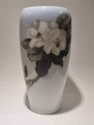 Porcelæn, Vase, Royal Copenhagen, Vase Nr. 53/235 med Blomstermotiv. Perfekt stand.