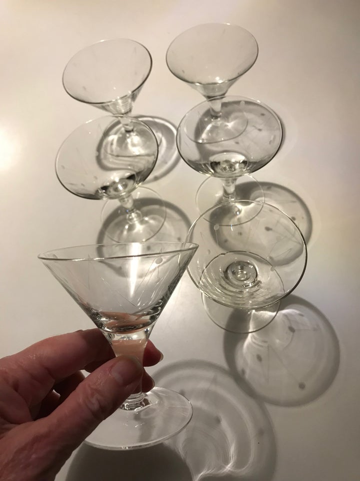 Glas, Likørglas, Lyngby eller Holmegård ?