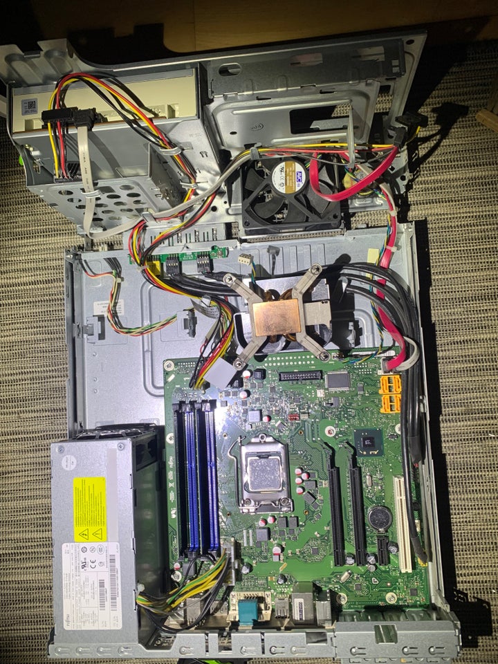 Fujitsu, Esprimo E900, i3 3.3ghz Ghz