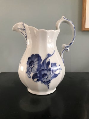 Porcelæn, Blå blomst kande, Royal Copenhagen, Kan afhentes i Tilst
Højde fra hank 19,5 cm