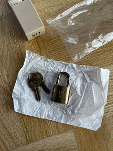 Louis Vuitton - Name Tag Poignet Padlock and Key Set - - Catawiki