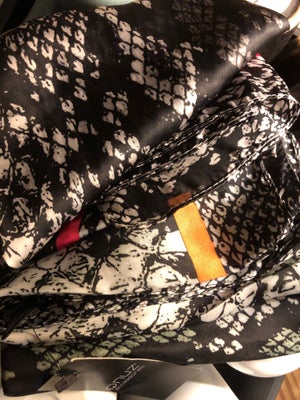 Tørklæde, Silketørklæde, Knuz, str. 70x70,  Multi,  Silke, polyester,  Ubrugt, 2 silketørklæder. Hel