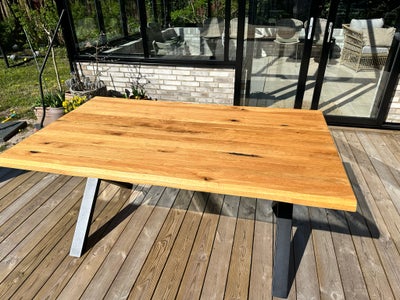 Spisebord, Eg l: 160, Plankebord i olieret eg. 
Bordet er kun ca 8 måneder gammelt og er kun brugt g