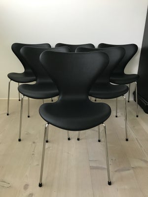 Arne Jacobsen, stol, FULDPOLSTRET I KVALITETSSKIND
Arne Jacobsen / Fritz Hansen
7'eren / syveren / 3