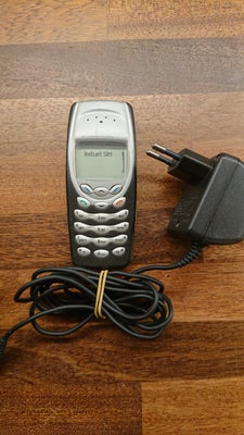 Nokia 3410, God, Nokia 3410 i fin stand. Købt 2003 (nota medfølger).
Oplader og manual medfølger. Mo