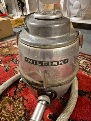 Støvsuger, Nilfisk Type GAD, 500 watt, Gl. Nilfisk støvsuger der funger. Motor i orden og den suger 