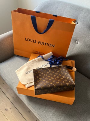 Clutch, Louis Vuitton, kanvas, Sælger min Louis Vuitton toiletry pouch 26, da jeg ikke får den brugt