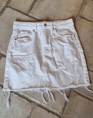Denim nederdel, str. 38, Perfect Jeans,  Hvid,  Denim,  Næsten som ny, Livvidde 38 cm. Længde 42 cm.
