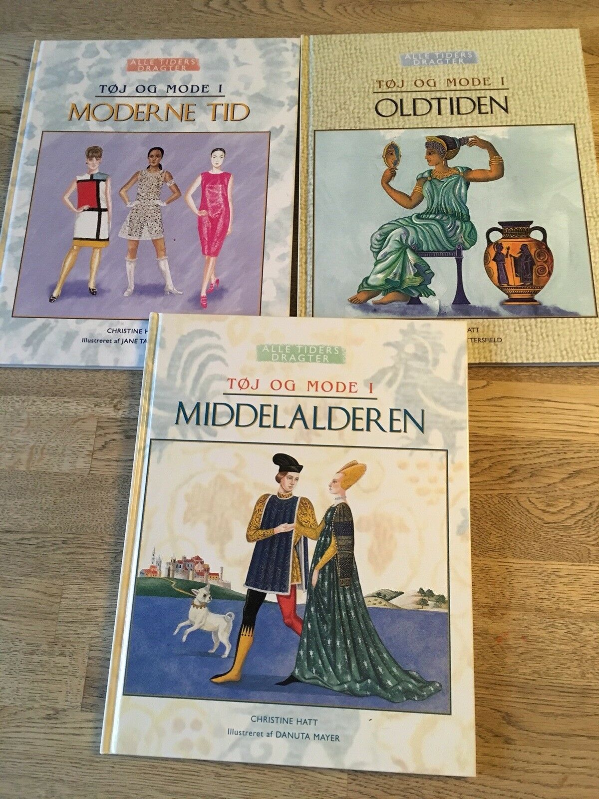 Moderne tøj - Middelalderen - emne: design – dba.dk – Køb og Salg af Nyt og Brugt