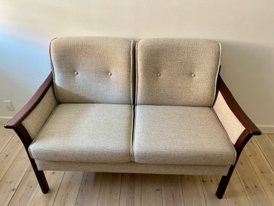 Sofa, andet materiale, 2 pers. , Ukendt, Fin lille sofa, i ny stand og slidstærkt stof og træ.
Minim