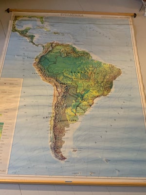 Skolekort landkort, motiv: Sydamerika, Gammelt skolekort / landkort over Sydamerika

Det er ca. 180 