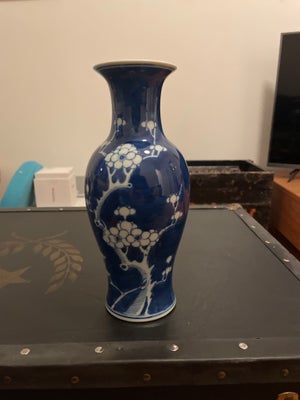 Orientalsk vase kirsebær , Porcelæn, Stor procelænsvase fra enten Kina eller Japan. 