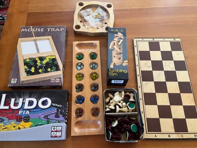 Diverse brætspil, brætspil, Ludo, Kalaha, Skak, Klodsmajor i træ, Mousetrap, Tyroler roulette

Fragt