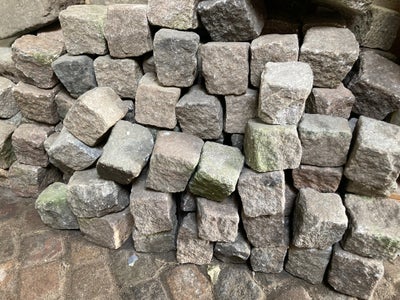 Chaussesten, Ca 130 stk, Gamle og flotte chaussesten. Alle med slidt / glat side. Ca str er 10 x 10 