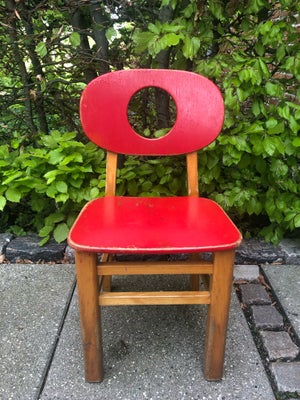 Bord/stolesæt, HUKIT, Fin gammel Hukit barnestol.
Klassisk dansk design.
Flot rød farve / med patina