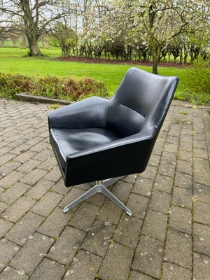 Loungestol, læder, Lækreste lounge stol med shakerstel fra 60-70’erne. Designet af Ib Kofod Larsen. 