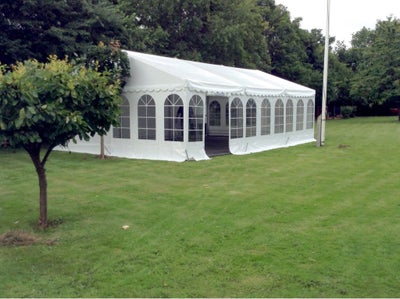 Vi udlejer telt til havefest.
Den helt perfekte størrelse til fester med op imod 60 gæster.

6x9m te