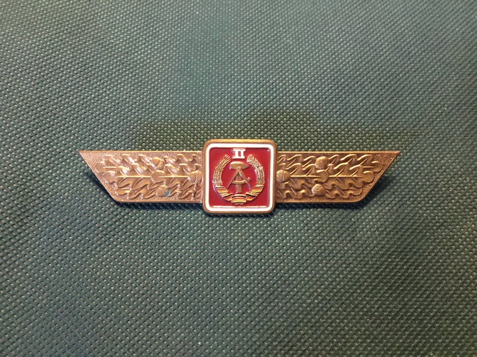 Badges, Badge, pin