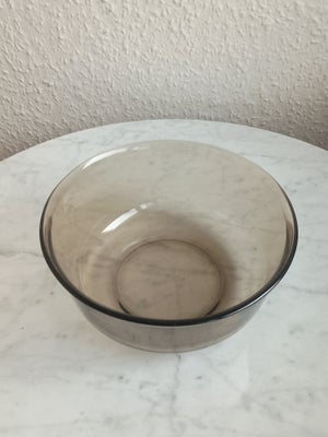 Glas, Stor skål, Arcoroc, Elegant stor skål i farven smoky. Glasset er varmebehandlet, så det ikke s
