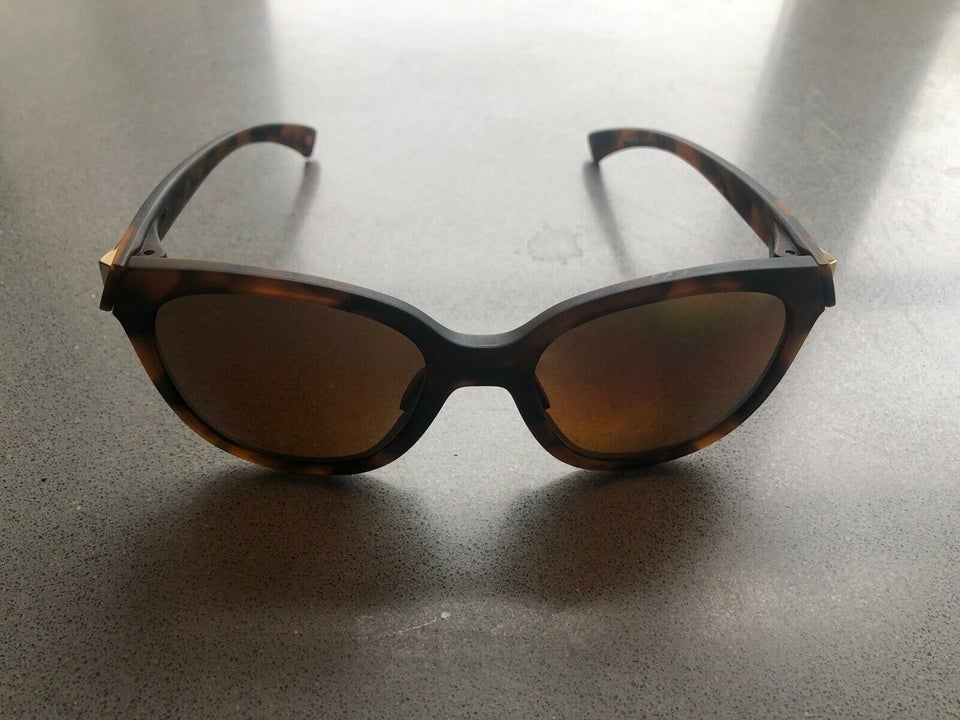 Solbriller dame, Oakley – – Køb og Salg af og Brugt