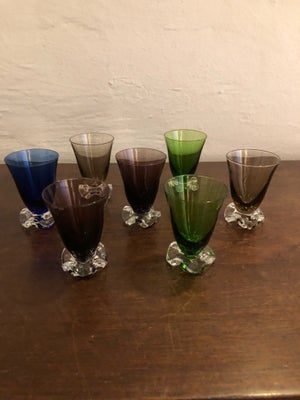 Glas, Dessertglas, Fransk, Fine gamle glas 7 stk , højde 6.5 cm på fantastisk “ fod” - ingen afslag 
