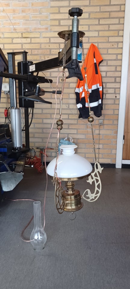 Anden loftslampe, Petroleumslampe