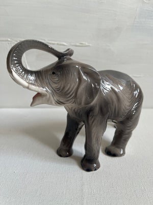 Elefant, Sitzendorf, Porcelæns elefant, formoder det er en ældre Sitzendorf pga stemplet. Den har et