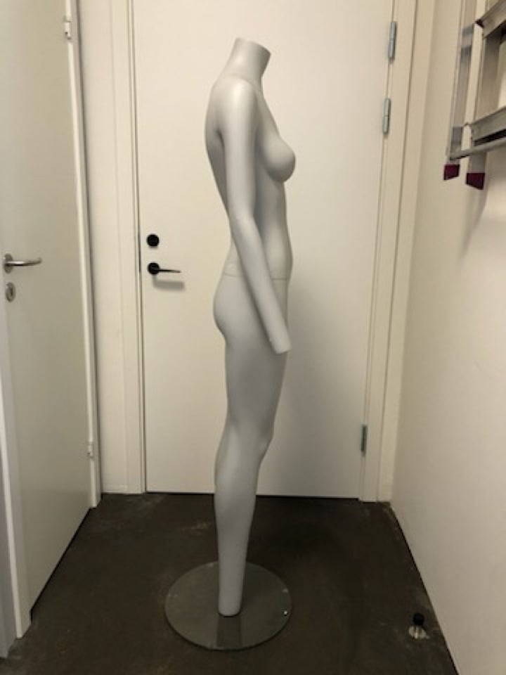 Mannequin, Kvinde