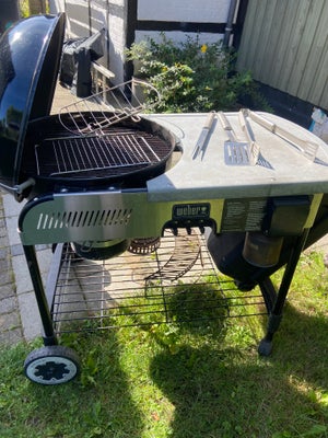 Kuglegrill, Weber, Kuglegrill med rullebord, gastænder, diverse ekstra riste samt grill-redskaber, d